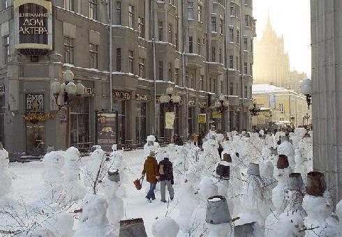 Une ville de bonhomme de neige