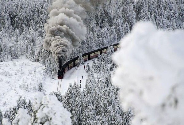 Train dans la neige 