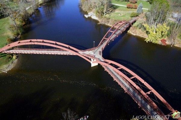 curieux pont