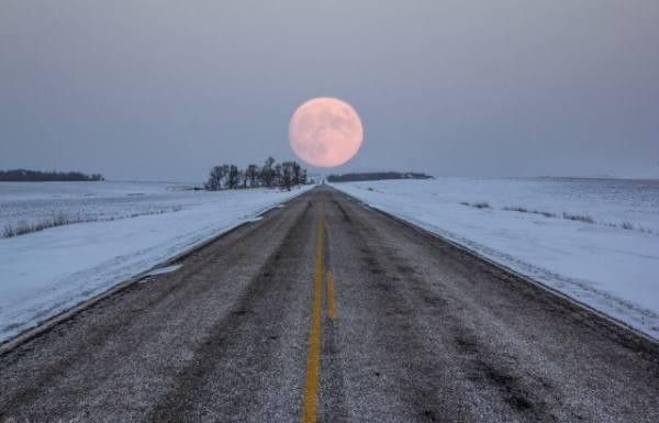 la lune.....est en changement..hi.hi.