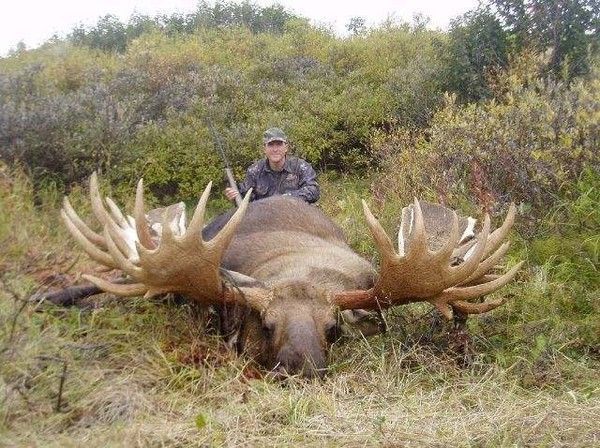 Un chasseur et son trophée